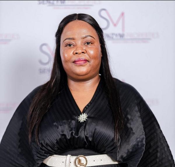 Thandazile Mnunu, estate agent